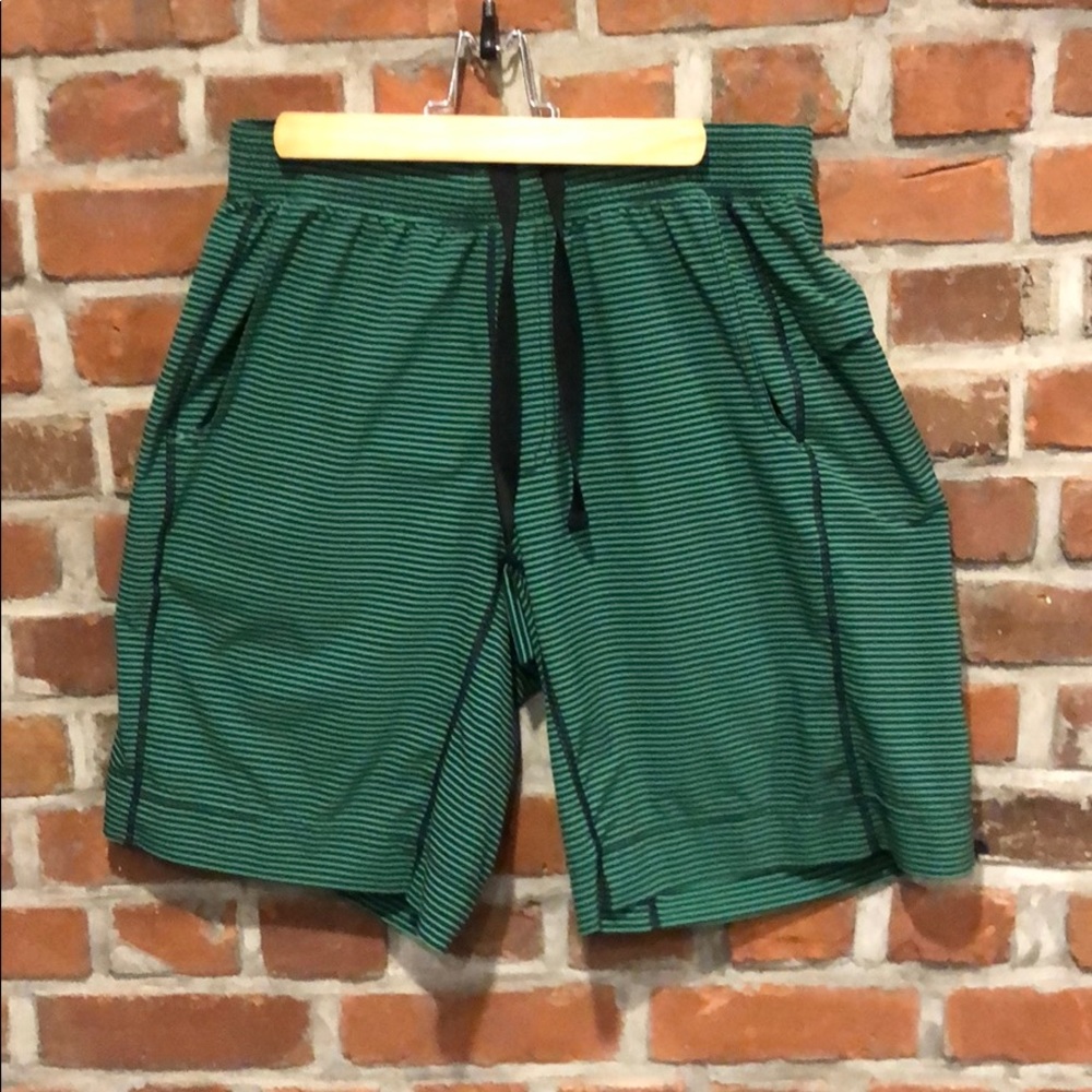 Lululemon mens size large green athletic shorts